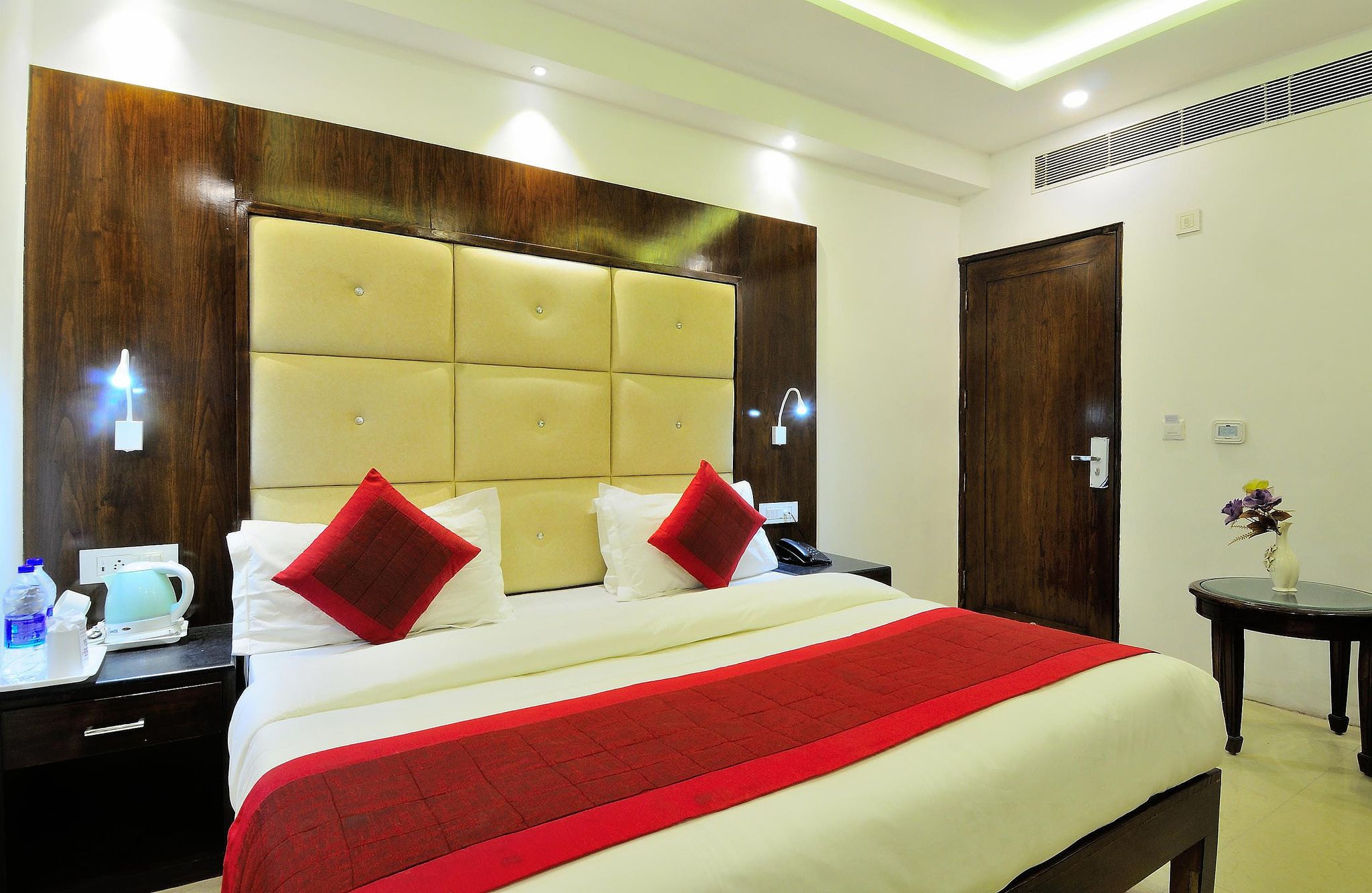 Hotel Yuvraj Deluxe Deluxe Room 3