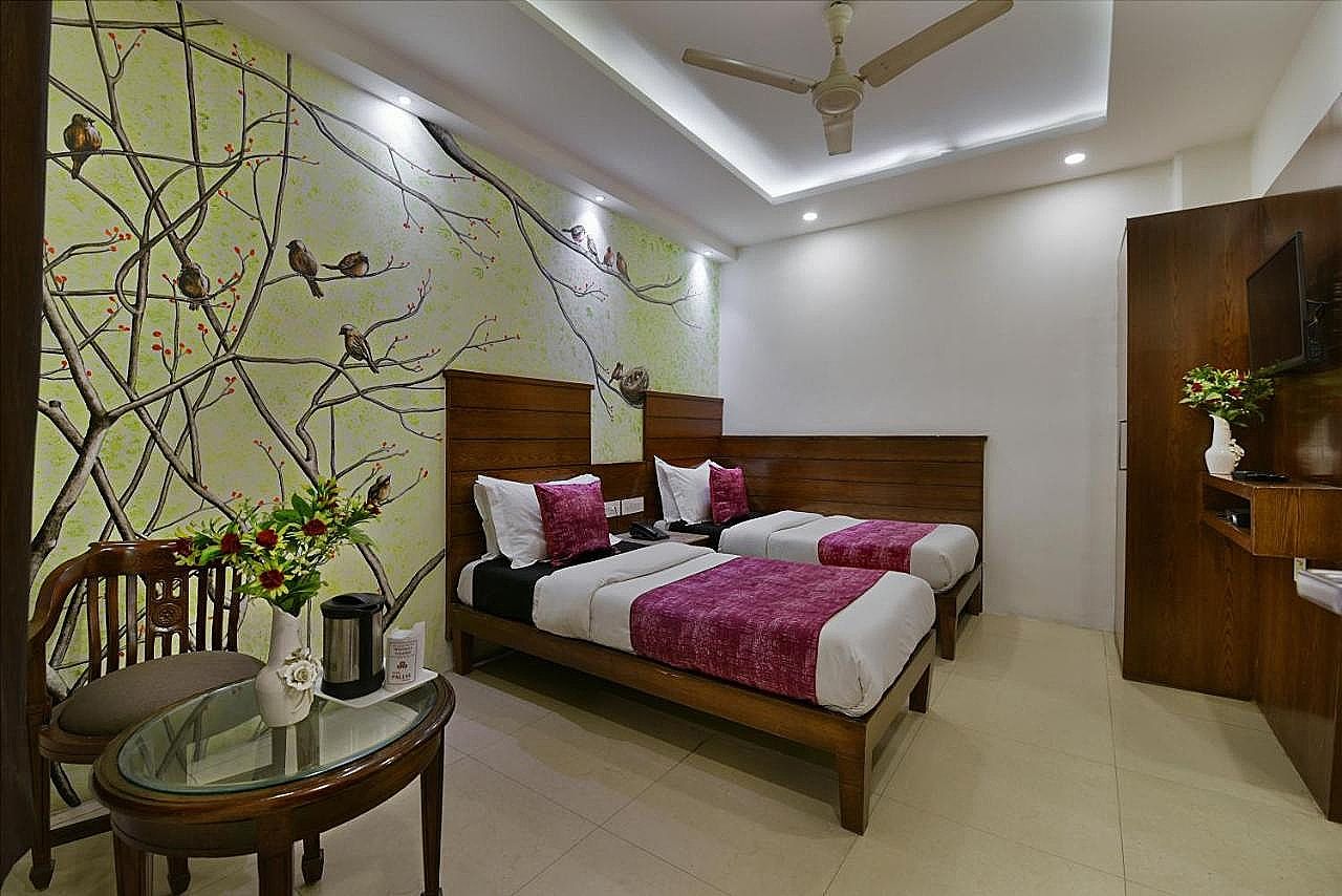 Hotel Yuvraj Deluxe Deluxe Room 9
