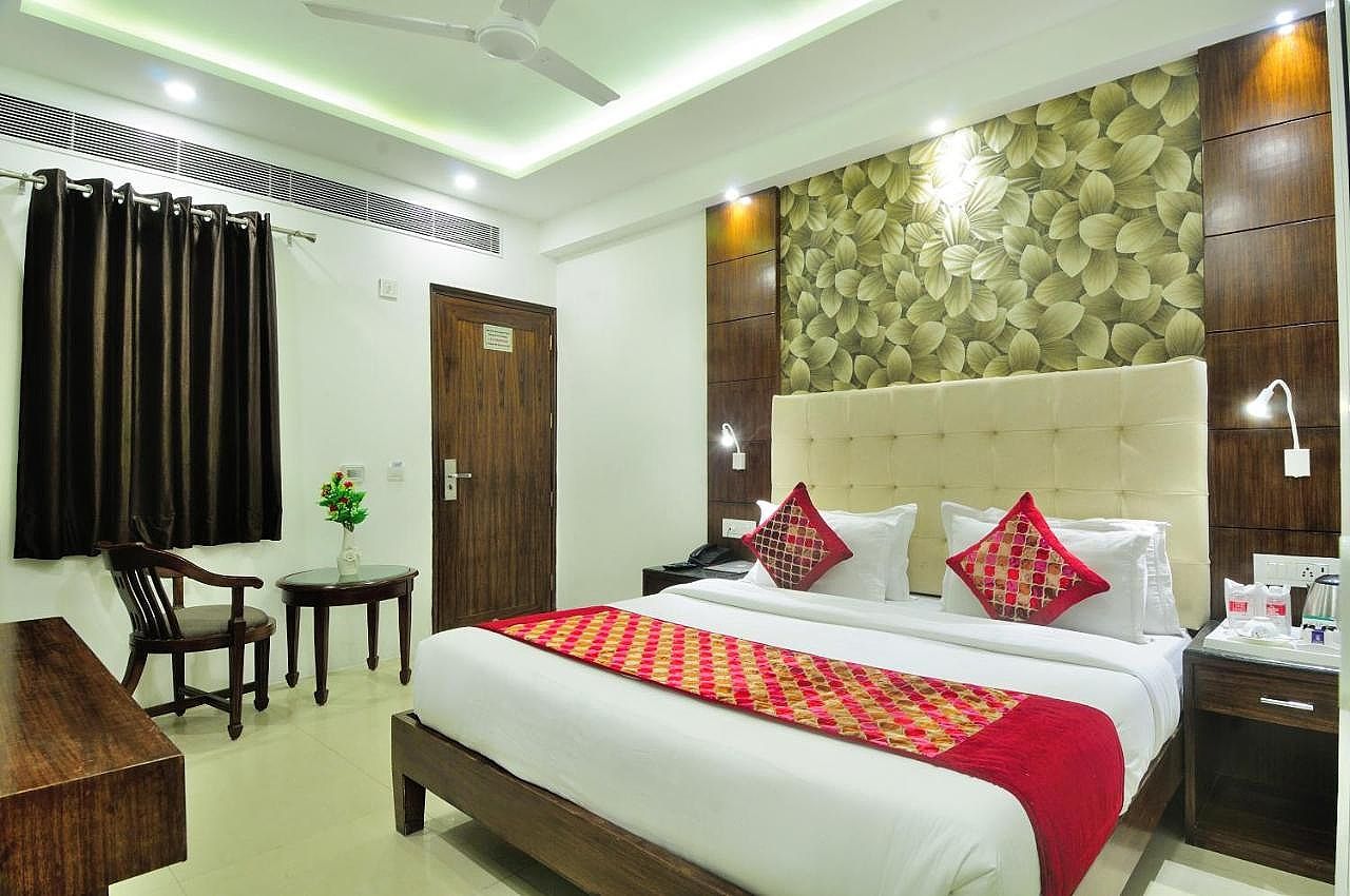 Hotel Yuvraj Deluxe Deluxe Room 5