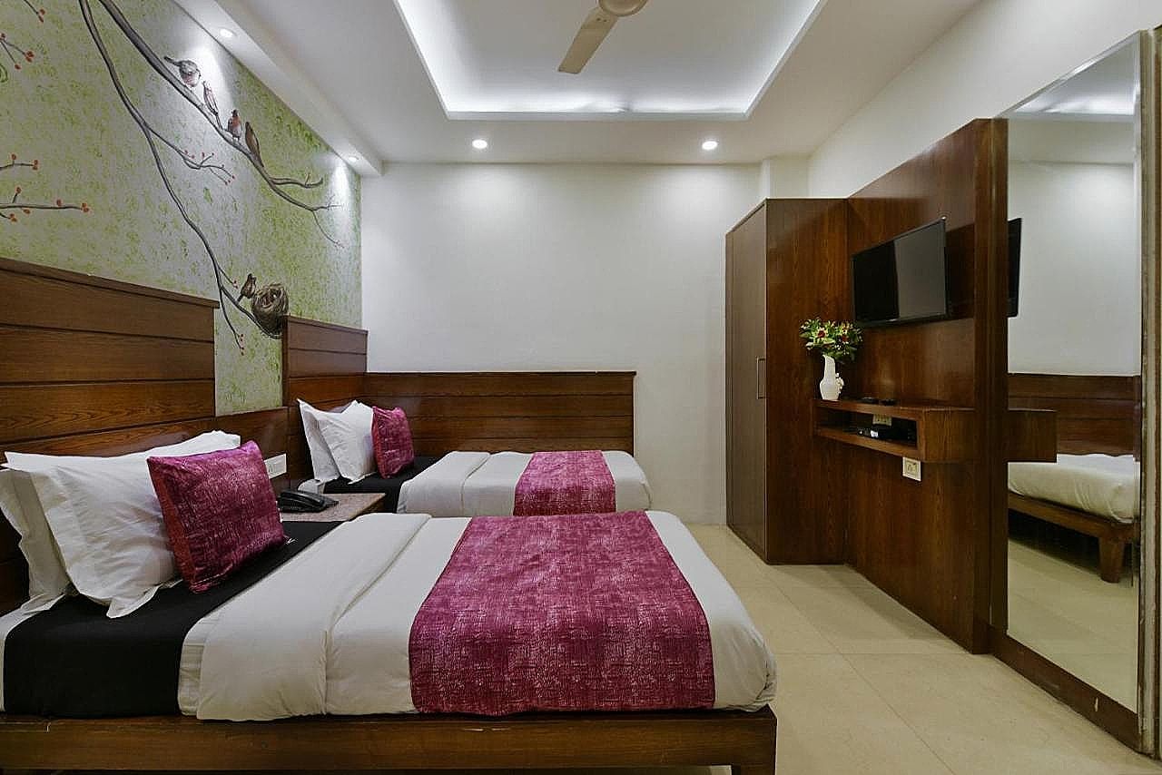 Hotel Yuvraj Deluxe Deluxe Room 6
