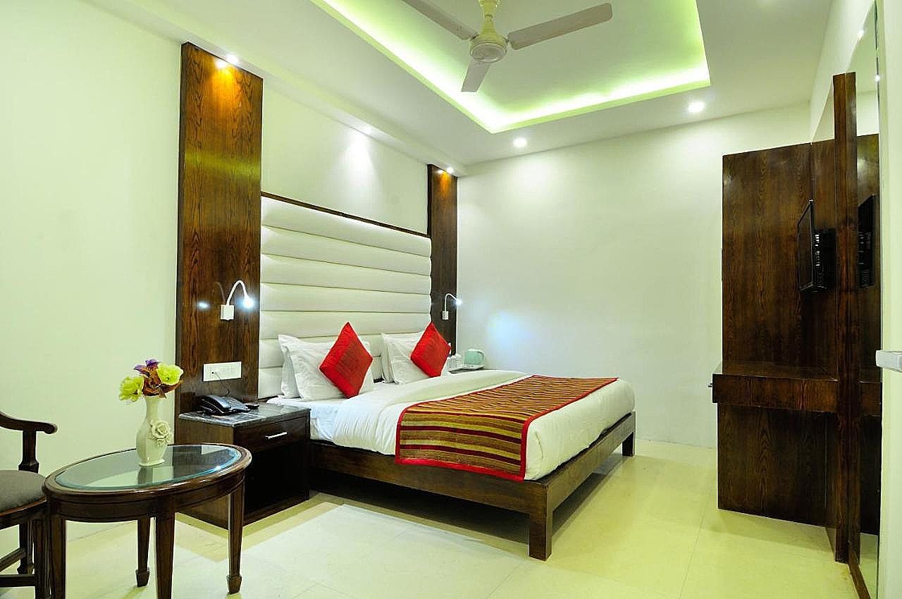 Hotel Yuvraj Deluxe Deluxe Room 2