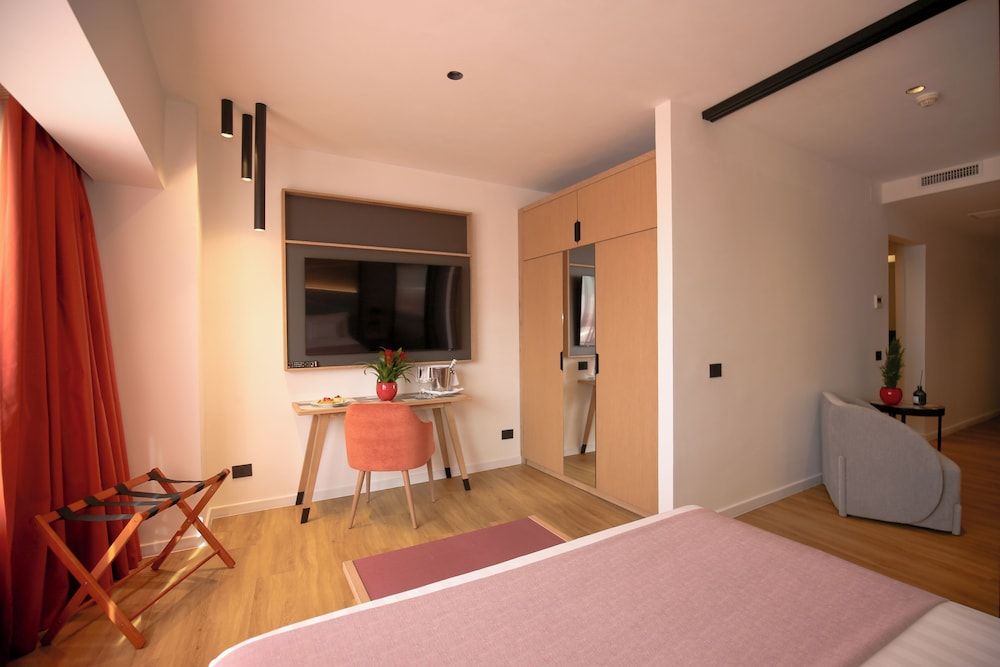 Hotel Poseidon Junior Studio Suite, 1 Double or 2 Twin Beds, Non Smoking, City View 9