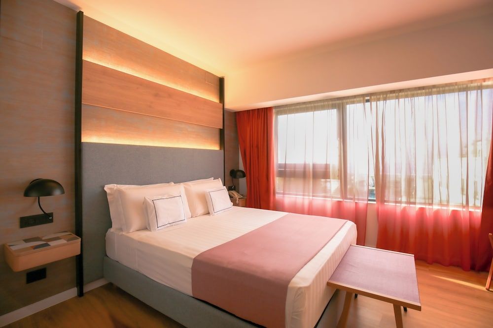 Hotel Poseidon Junior Studio Suite, 1 Double or 2 Twin Beds, Non Smoking, City View 3