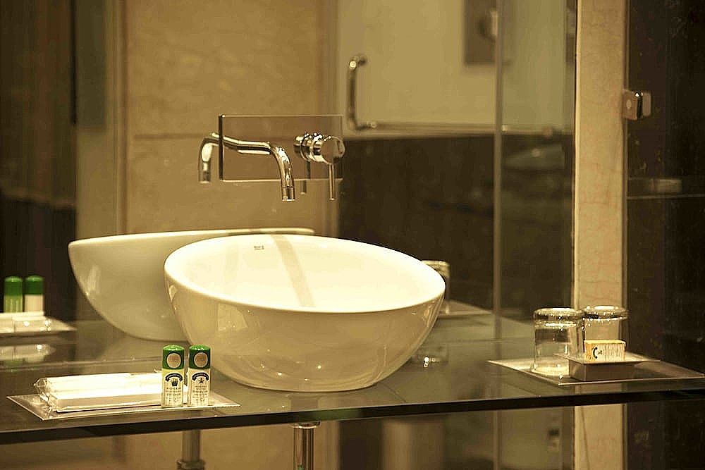 Deluxe Room- Twin Bed (Local IDs not allowed)