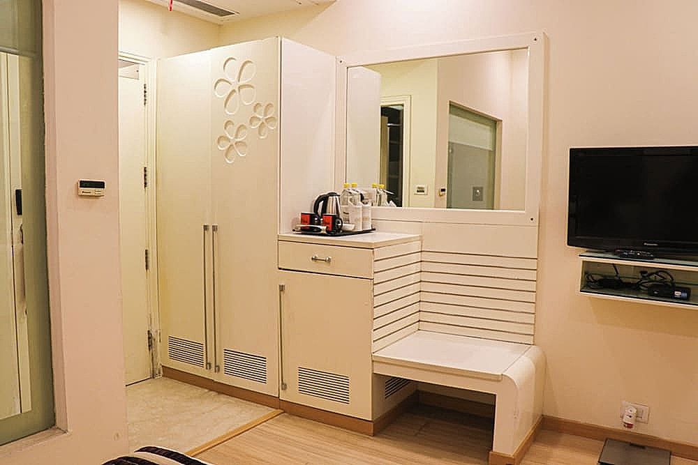 Deluxe Room- Twin Bed (Local IDs not allowed)