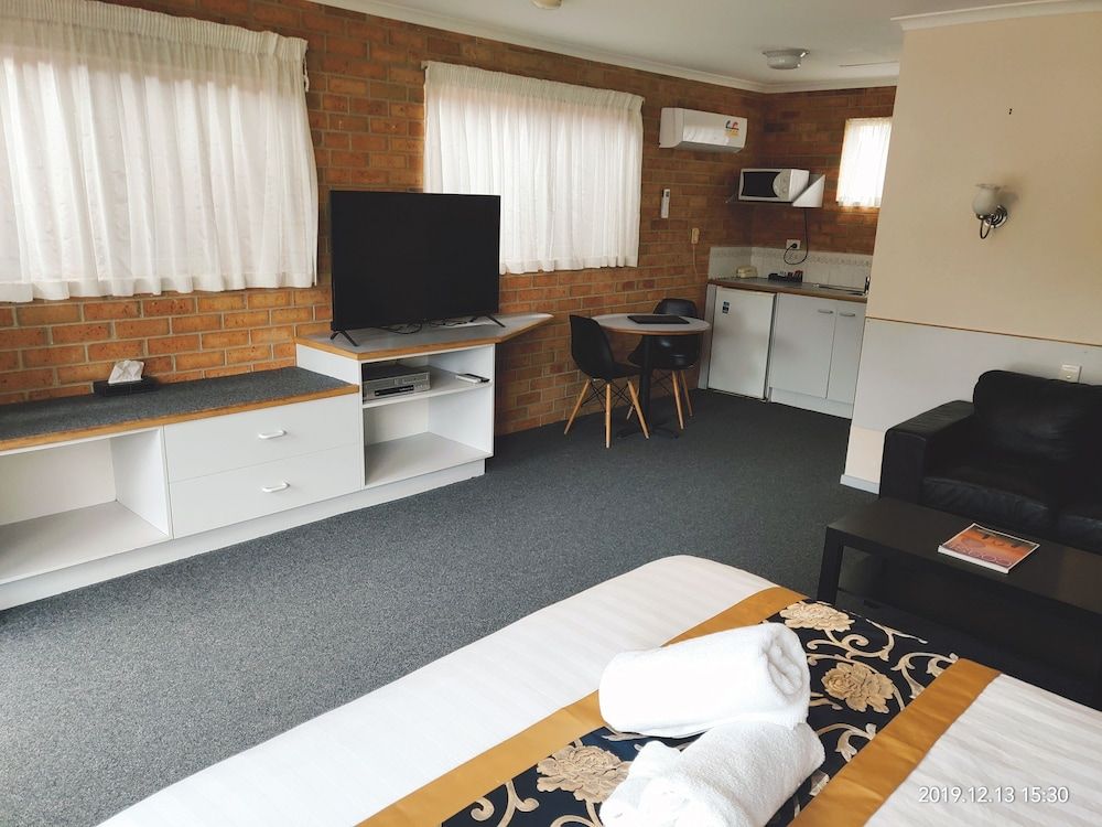 The Coachman Motel & Units Deluxe Spa Suite 2