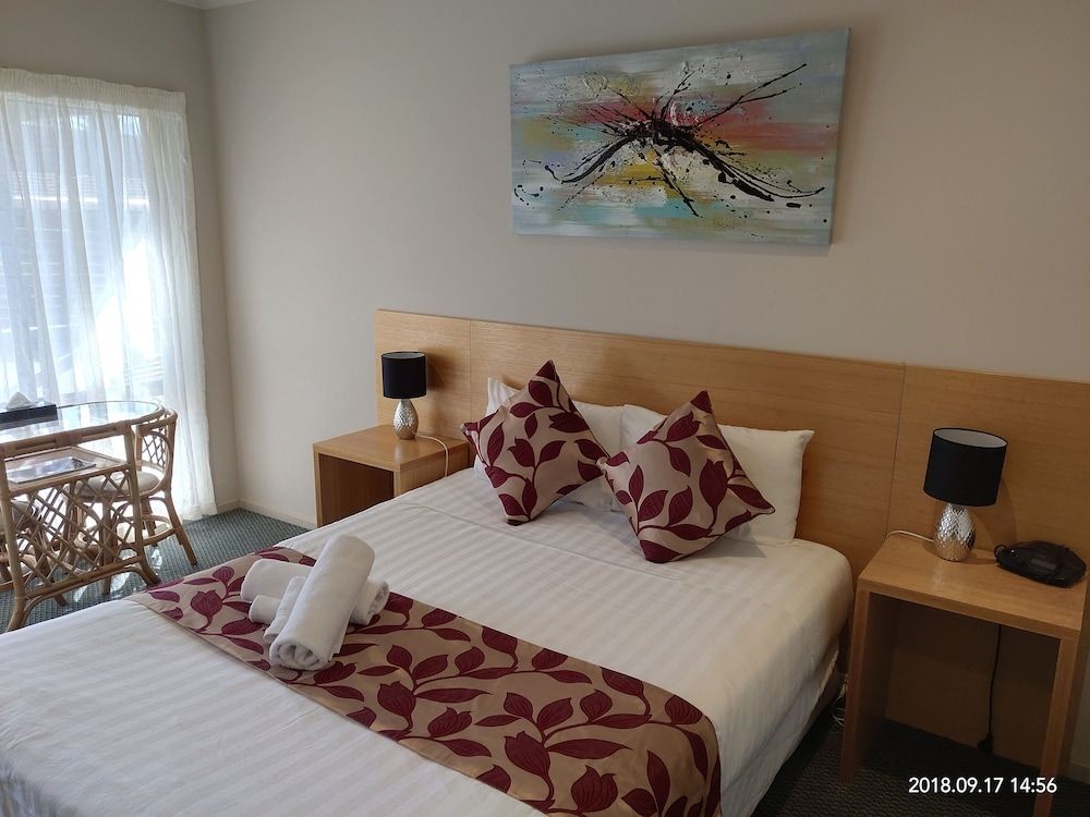 The Coachman Motel & Units Studio Spa Room 3