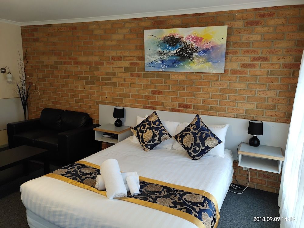 The Coachman Motel & Units Deluxe Spa Suite