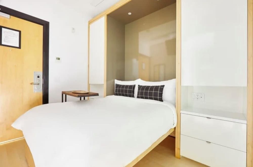 The Beverley Hotel The Standard 2