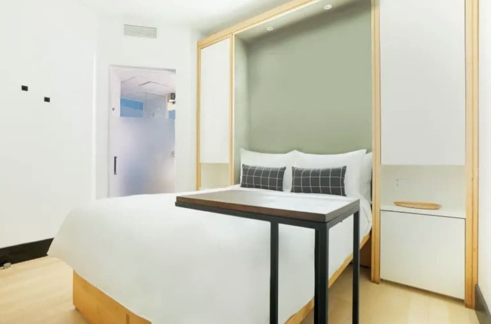 undefined The Beverley Hotel 5