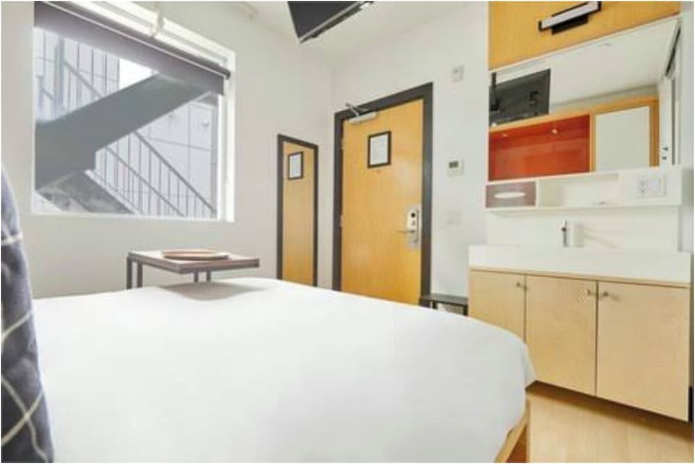 undefined The Beverley Hotel 4