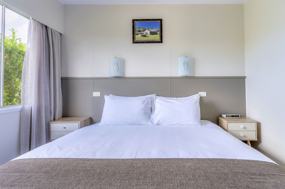 Aloha Apartments Standard 2 Bedroom Apartments 4