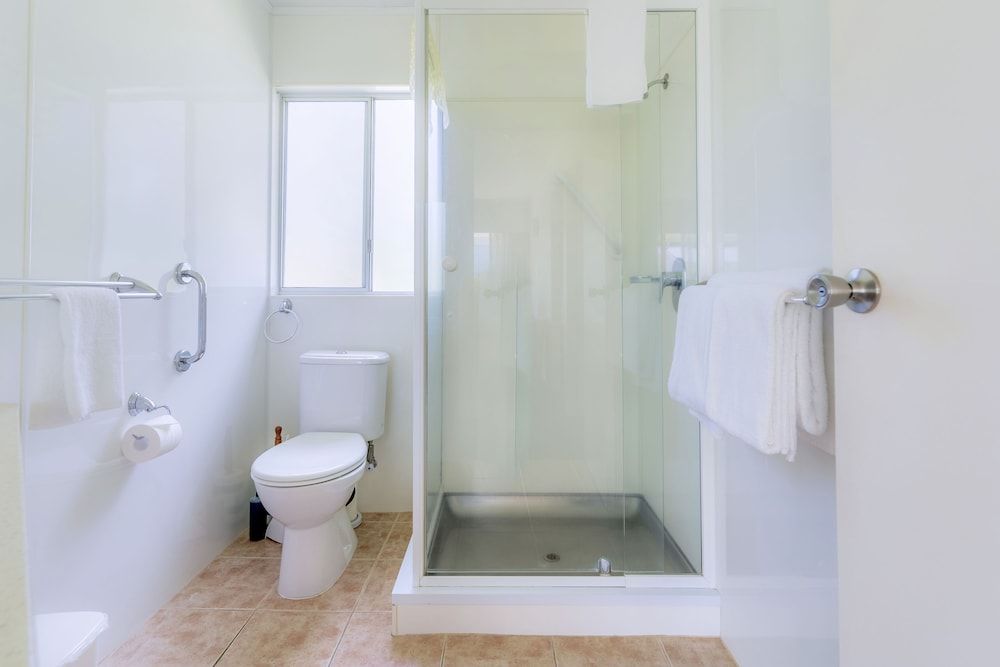 Aloha Apartments Standard 2 Bedroom Apartments 9