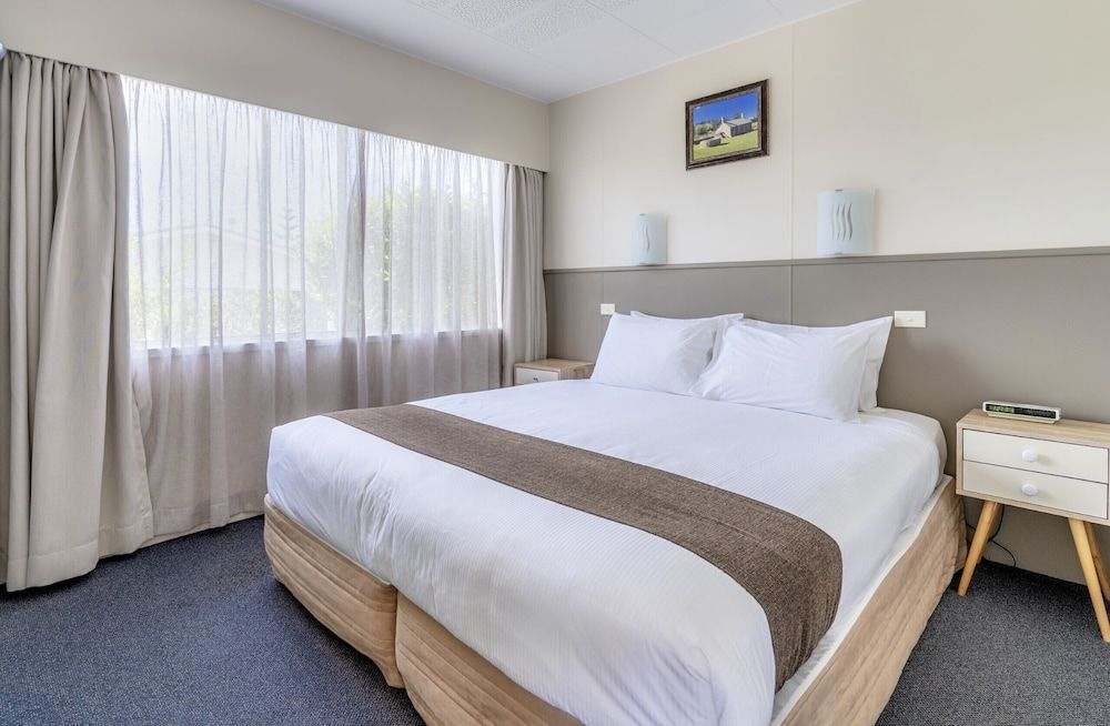 Aloha Apartments Standard 2 Bedroom Apartments 6