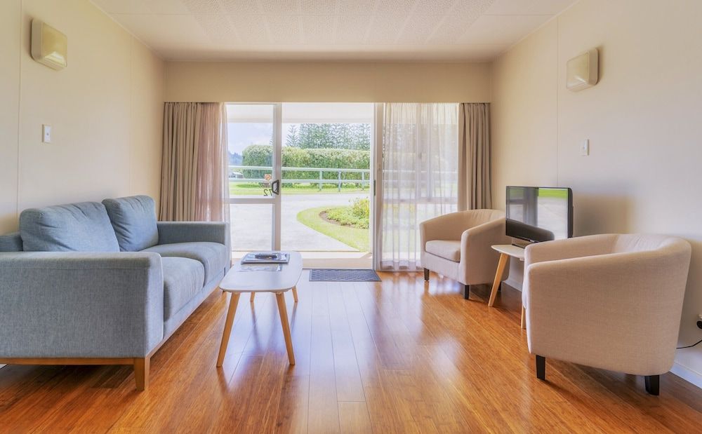 Aloha Apartments Standard 2 Bedroom Apartments 14