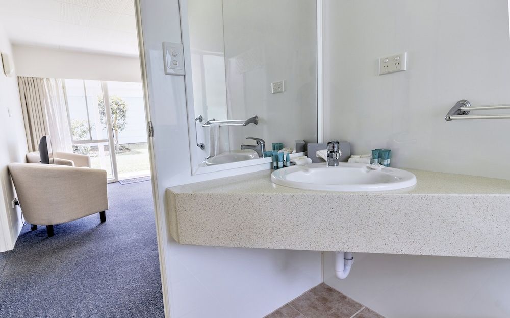 Aloha Apartments Standard 2 Bedroom Apartments 10