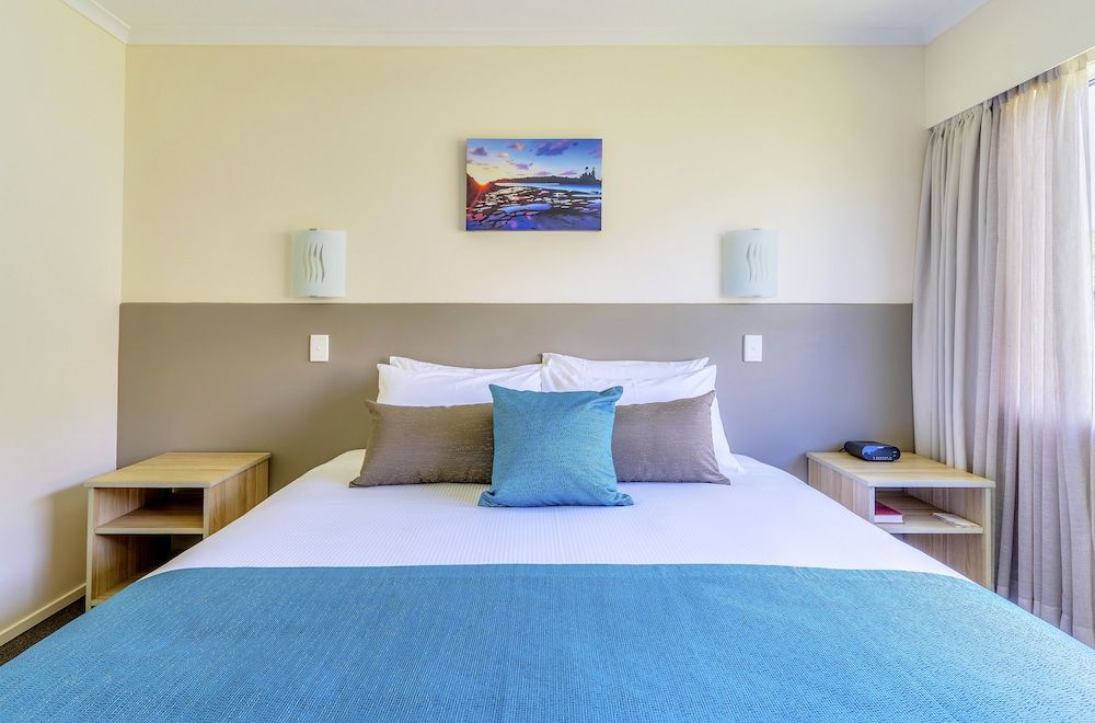 Aloha Apartments Standard 2 Bedroom Apartments 2