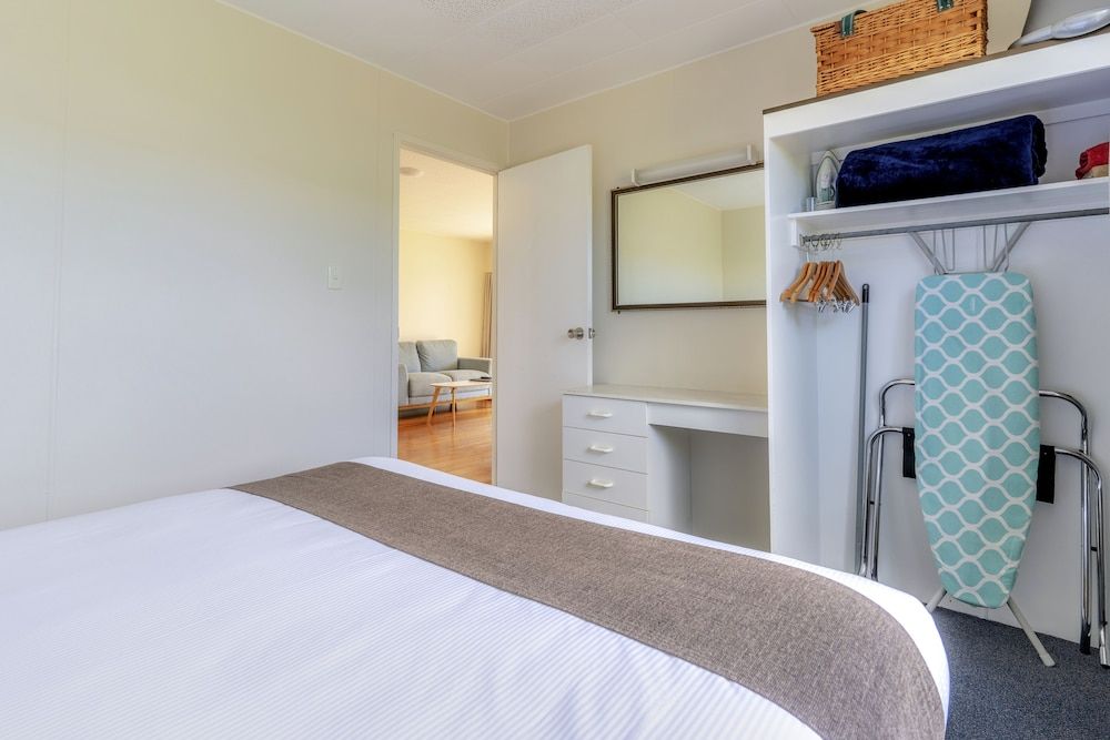 Aloha Apartments Standard 2 Bedroom Apartments 5