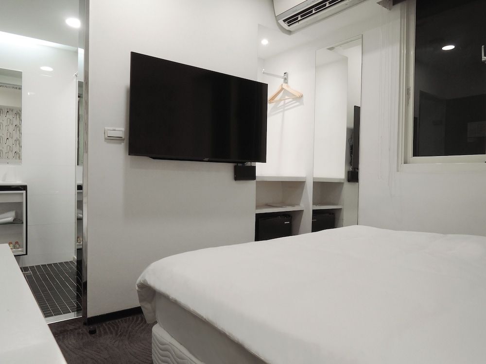 Standard Double Room, No Windows