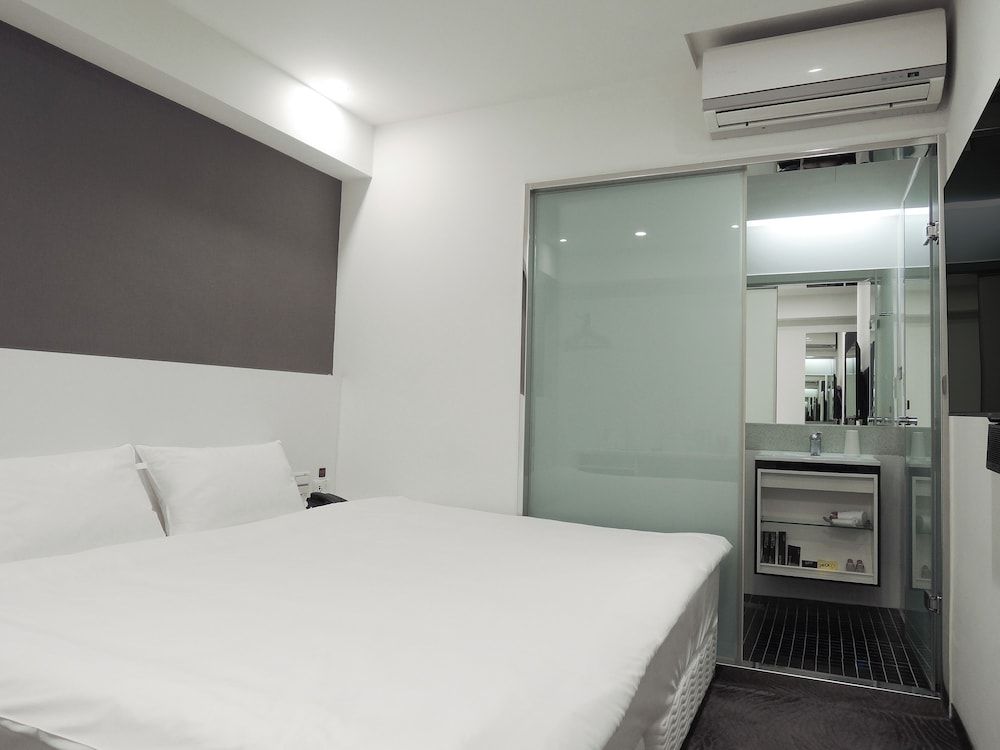 Standard Twin Room, No Windows