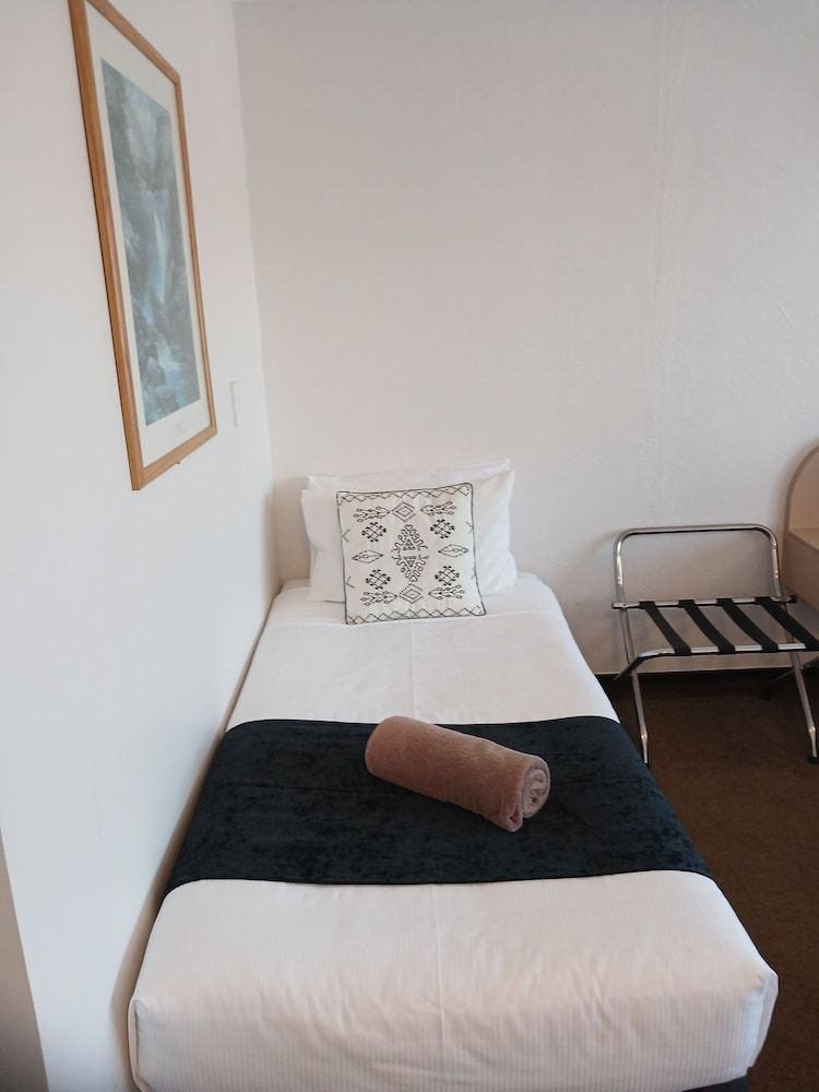 Palm City Motor Inn Standard Studio, Kitchenette 2