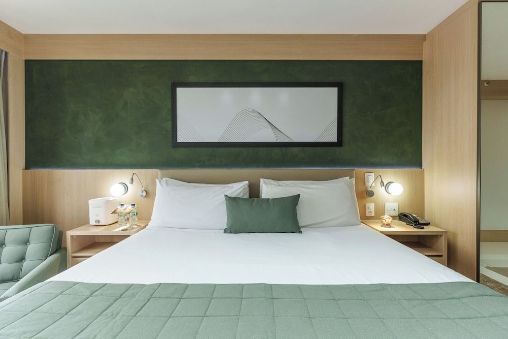 Cullinan Hplus Premium Executive Room, City View 2