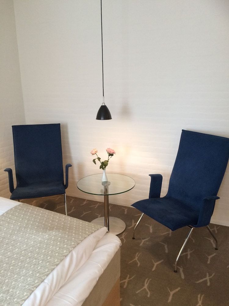 Frederik VI's Hotel Business Double Room 6