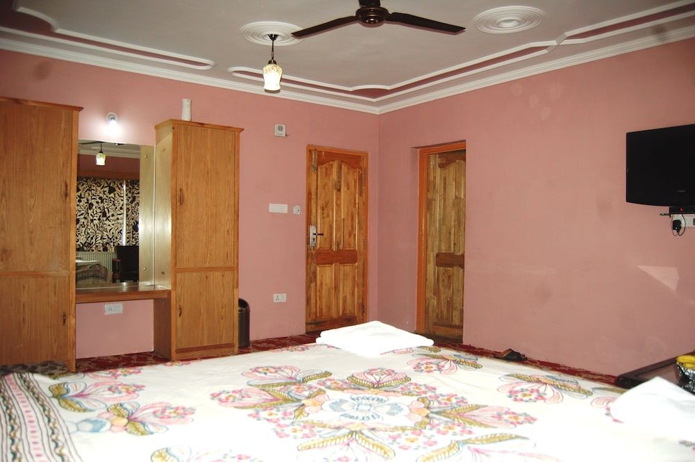 Paradise Inn Deluxe Room 3