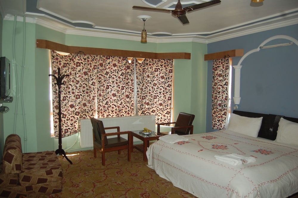 Paradise Inn Deluxe Room