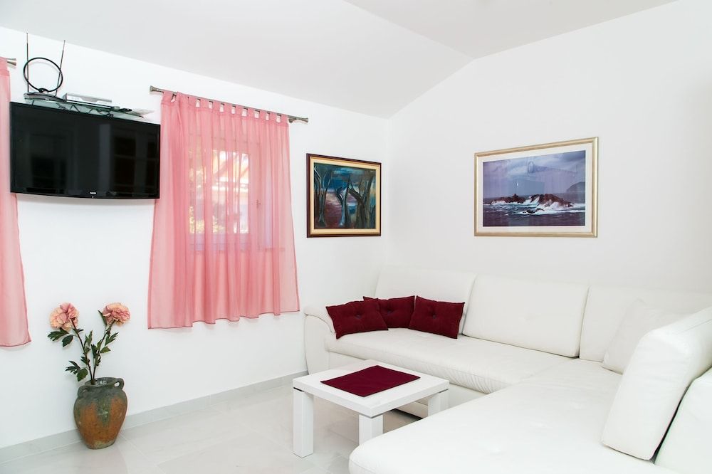 undefined Apartments Mare 6