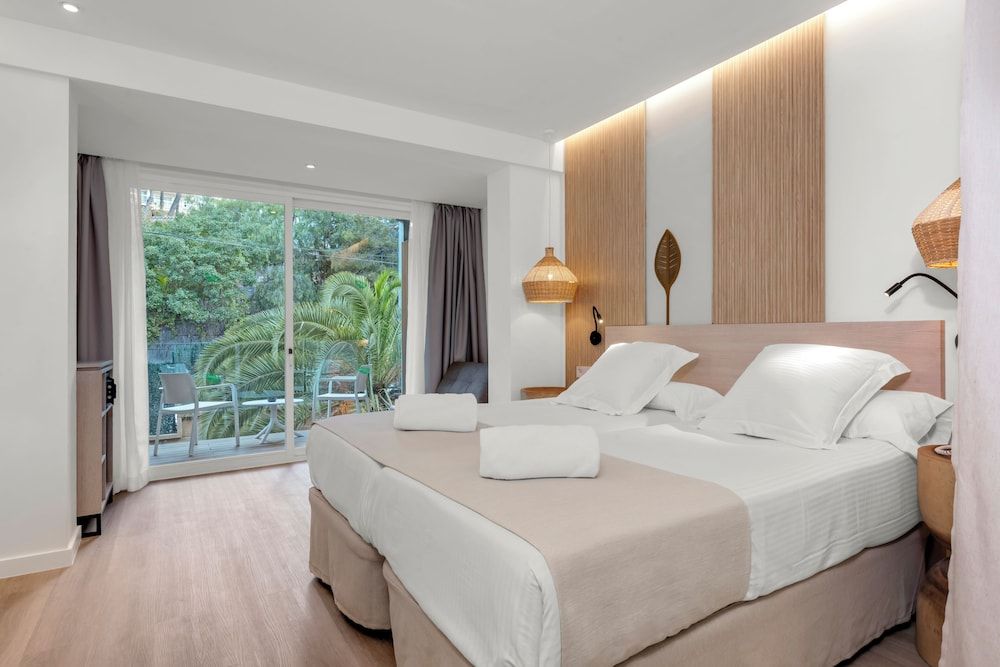 Double Room, Balcony (Silver)