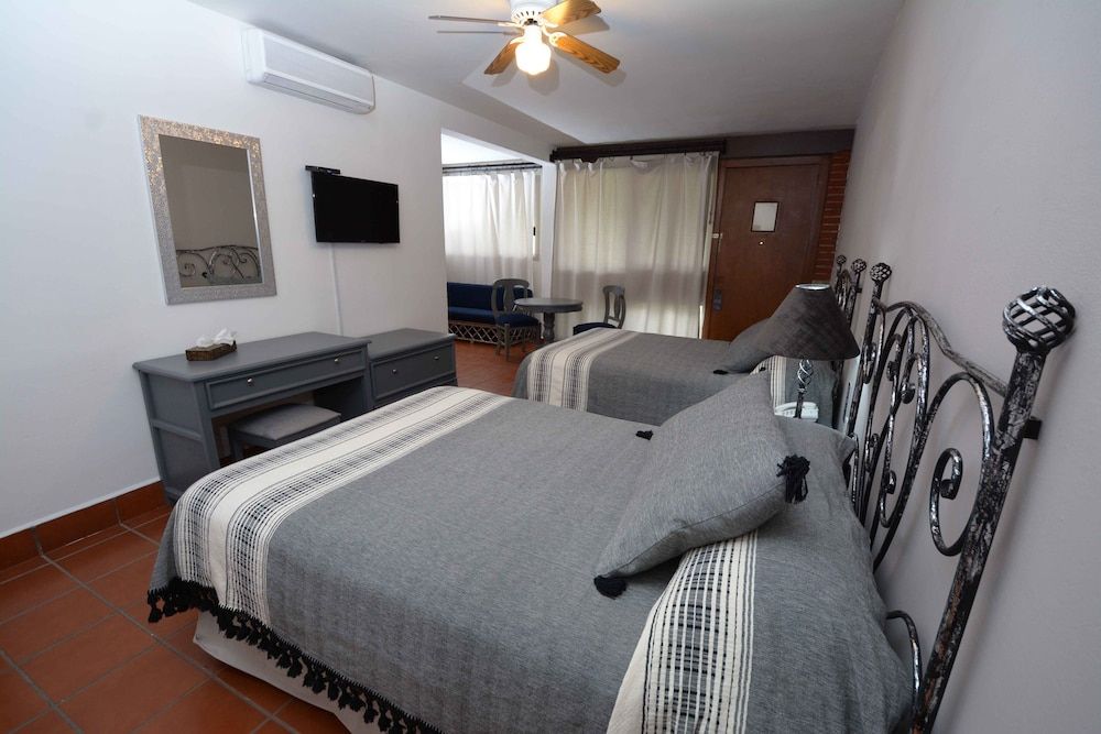 Hotel Hacienda Junior Room 2