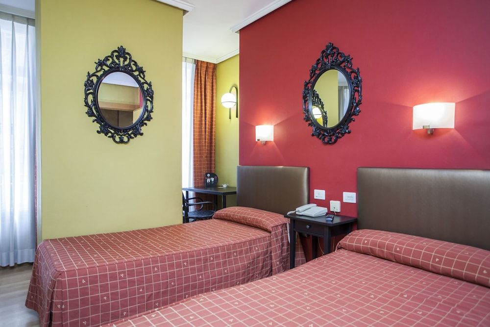 Hotel Valencia de la Música Twin Room 9