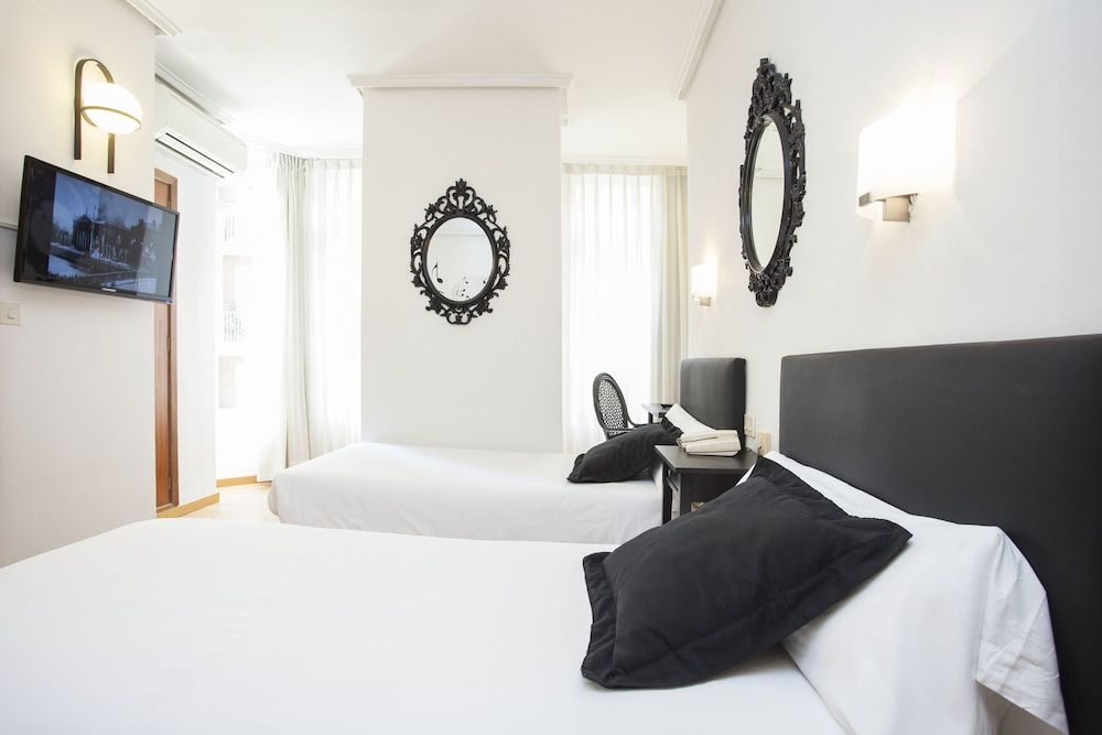 Hotel Valencia de la Música Twin Room 10