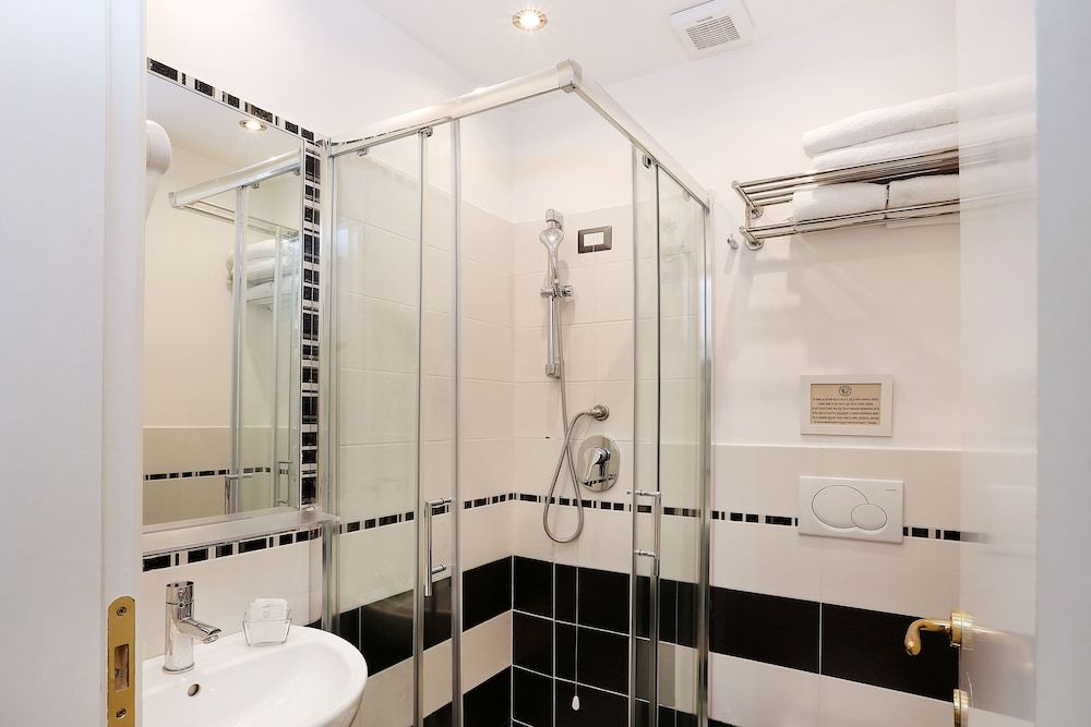 Daplace - HQH Colosseo Standard Double Room, City View 20