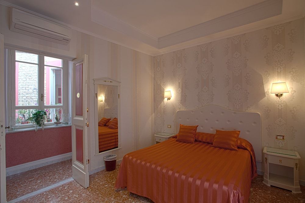 Navona Queen Rooftop Classic Double or Twin Room 3