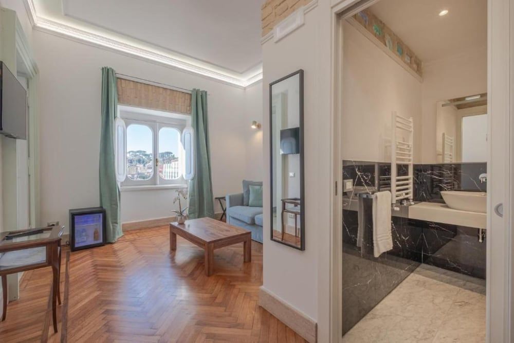 Navona Queen Rooftop Suite 5