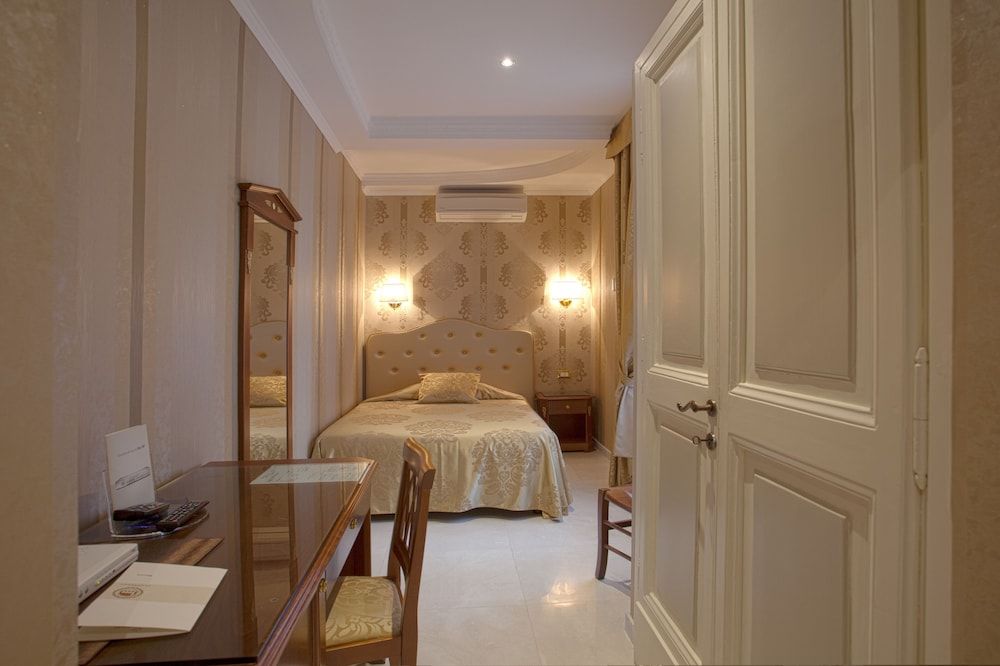 Navona Queen Rooftop Classic Double or Twin Room 7