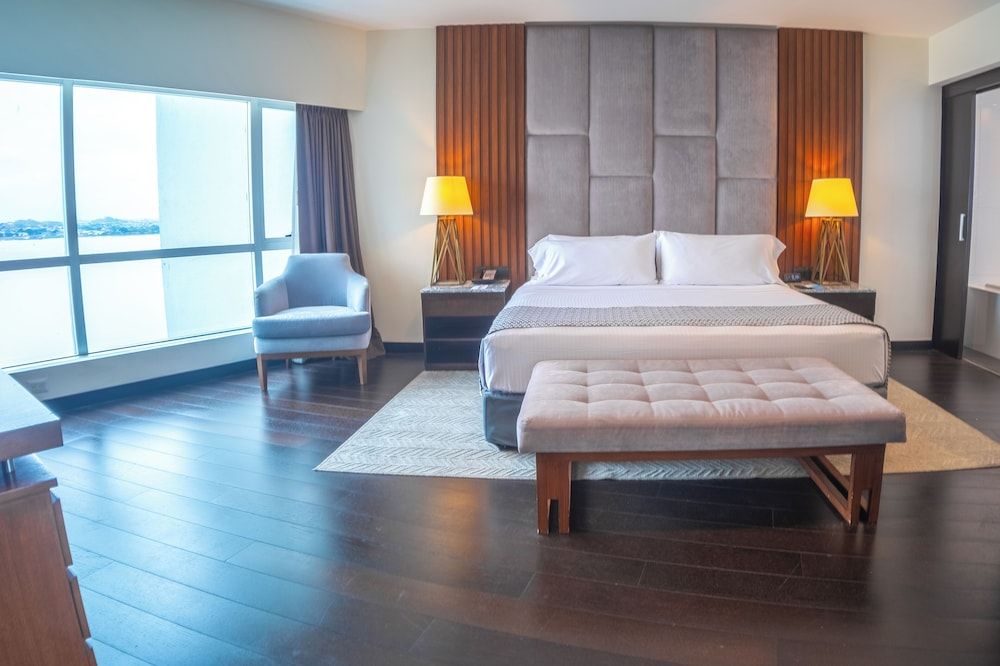 Presidential Suite, 1 King Bed, Jetted Tub, River View