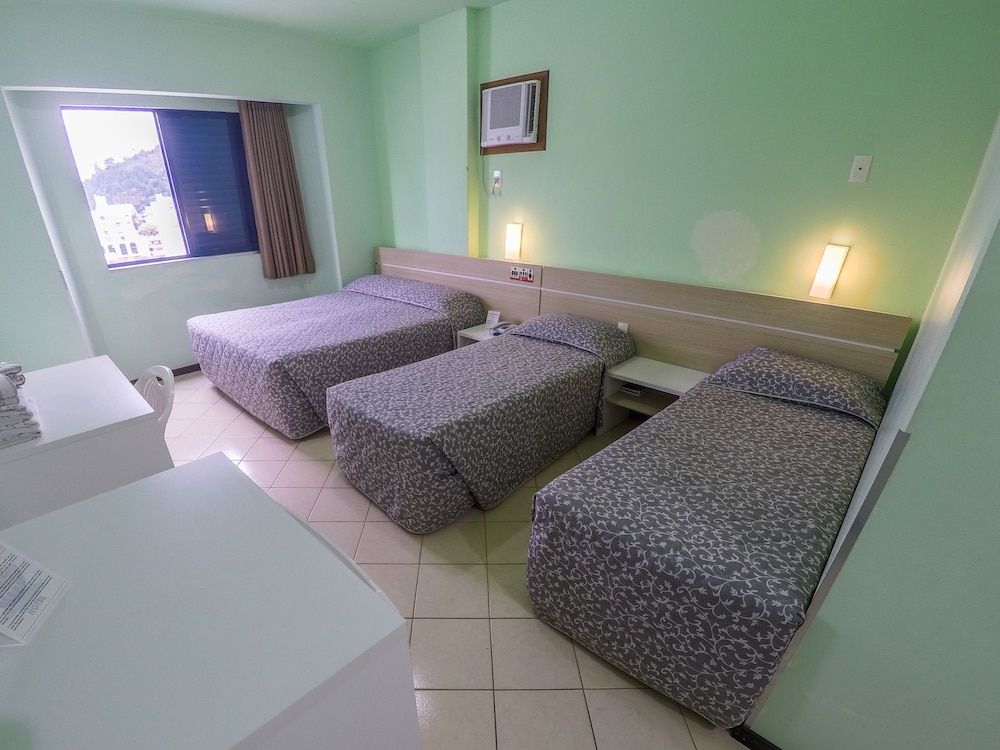 Quadruple Room (1 cama de casal e 2 camas solteiro)