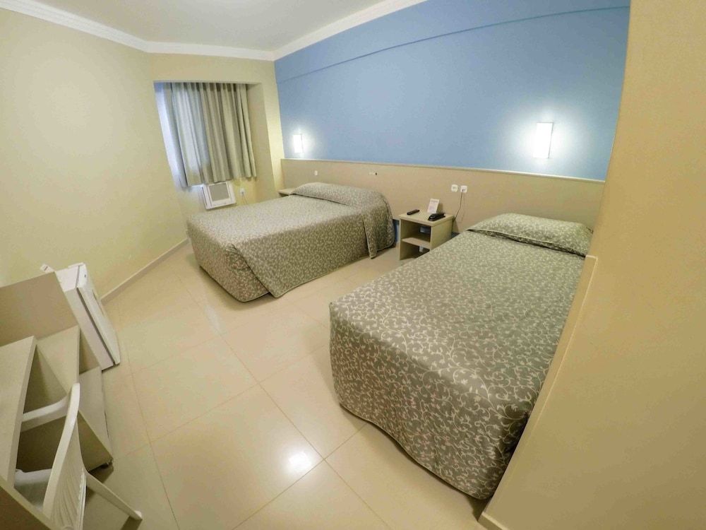 Triple Room (1 cama de casal e 1 cama solteiro)