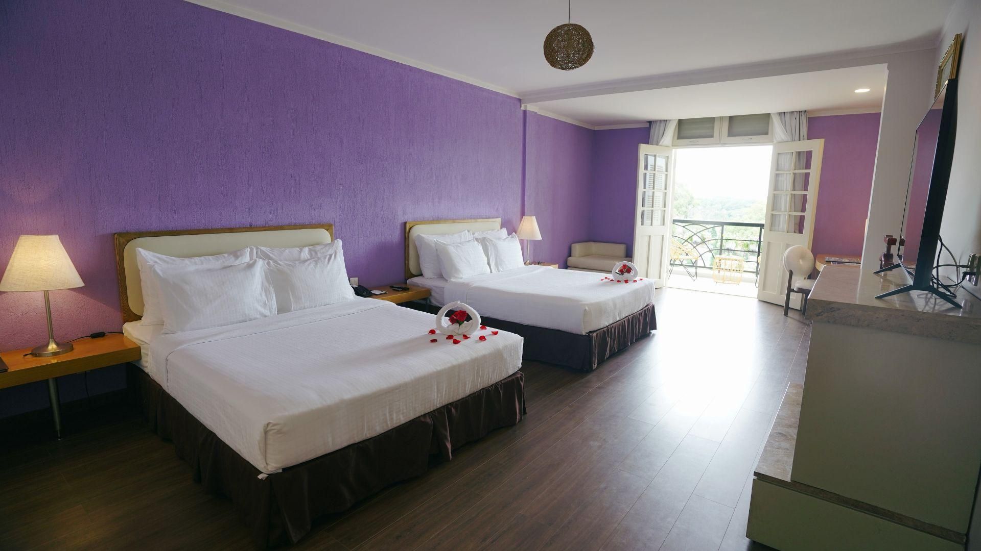 Suite with Lake View