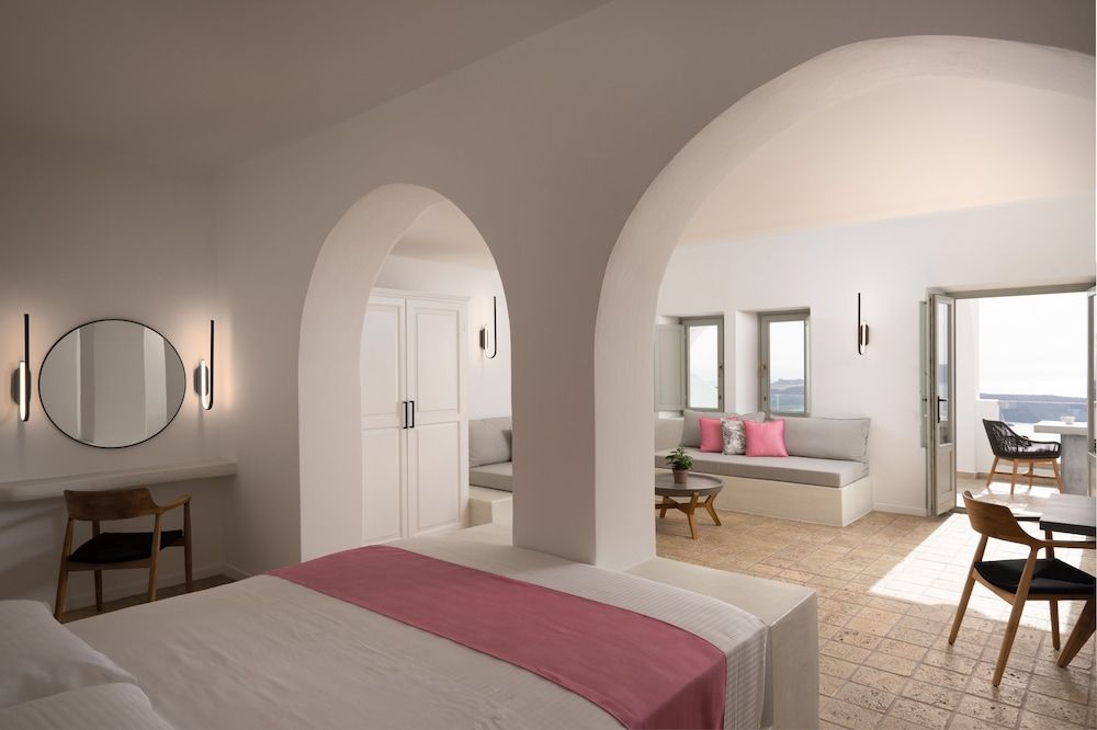 Asha Luxury Suites Matter Suite with hot tub Caldera View 10