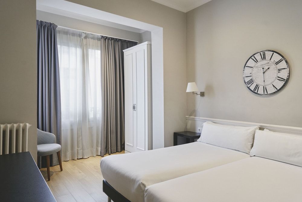 Mesón Castilla Atiram Hotel Twin Room