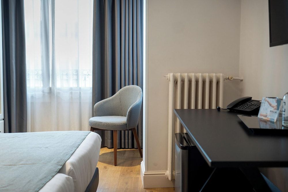 Mesón Castilla Atiram Hotel Twin Room 11