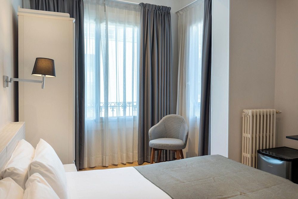 Mesón Castilla Atiram Hotel Twin Room 2