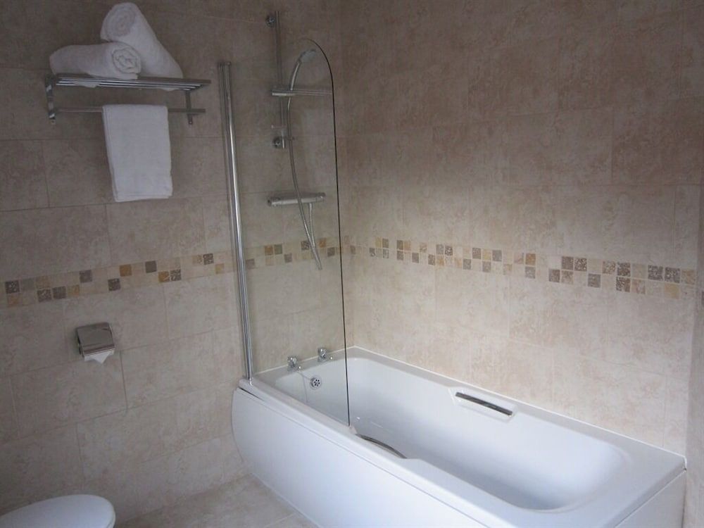 undefined The Rose and Crown 9