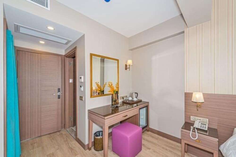 Taximist Hotel Deluxe Double Room 14