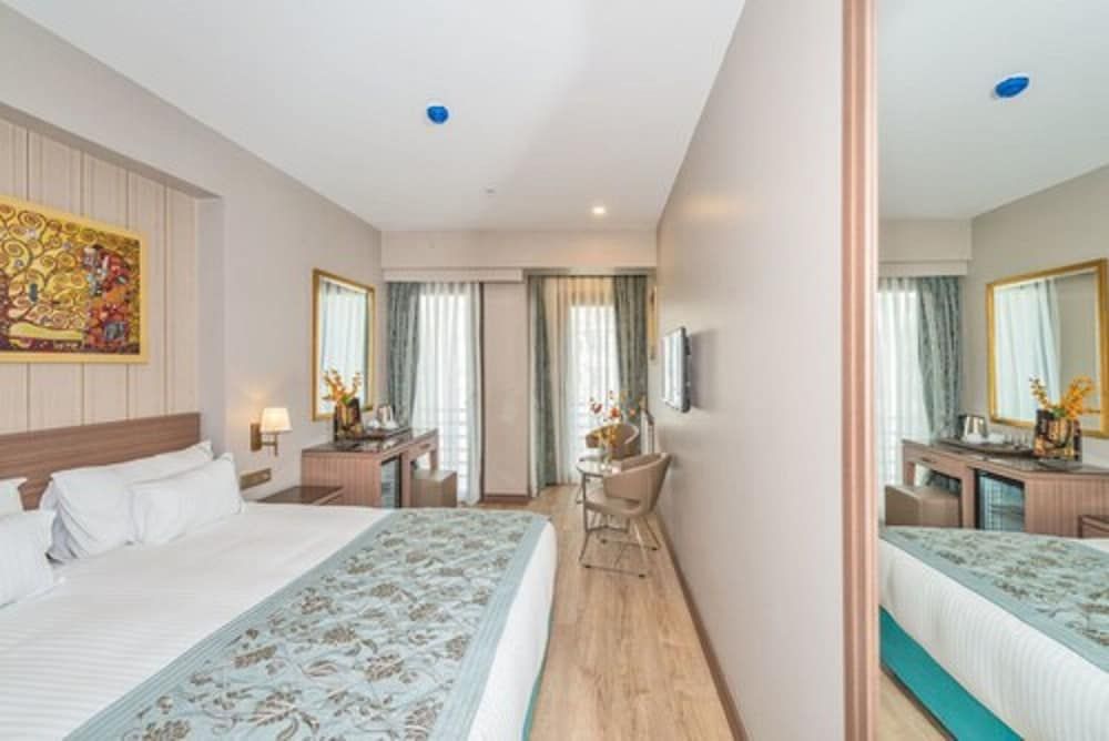 Taximist Hotel Deluxe Double Room 3