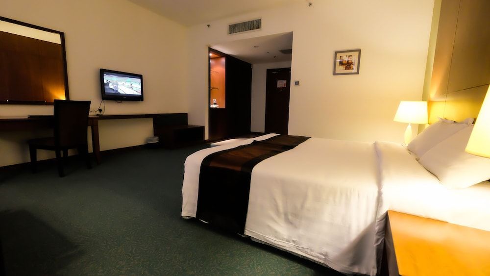 Times Hotel Standard Room, Queen or 2 Single Beds 13